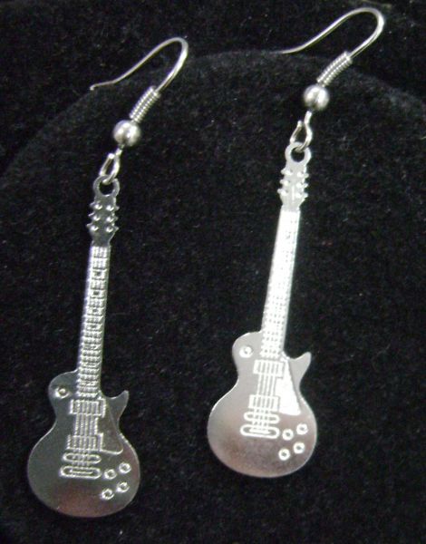 Brinco Guitarra Strato em Aço Anti-Alérgico Não Escurece